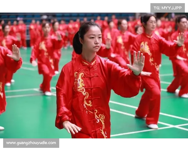 武术世界冠军邱慧芳亲授二十四式太极拳，140 余名拳友齐聚重庆巫溪共襄太极盛会